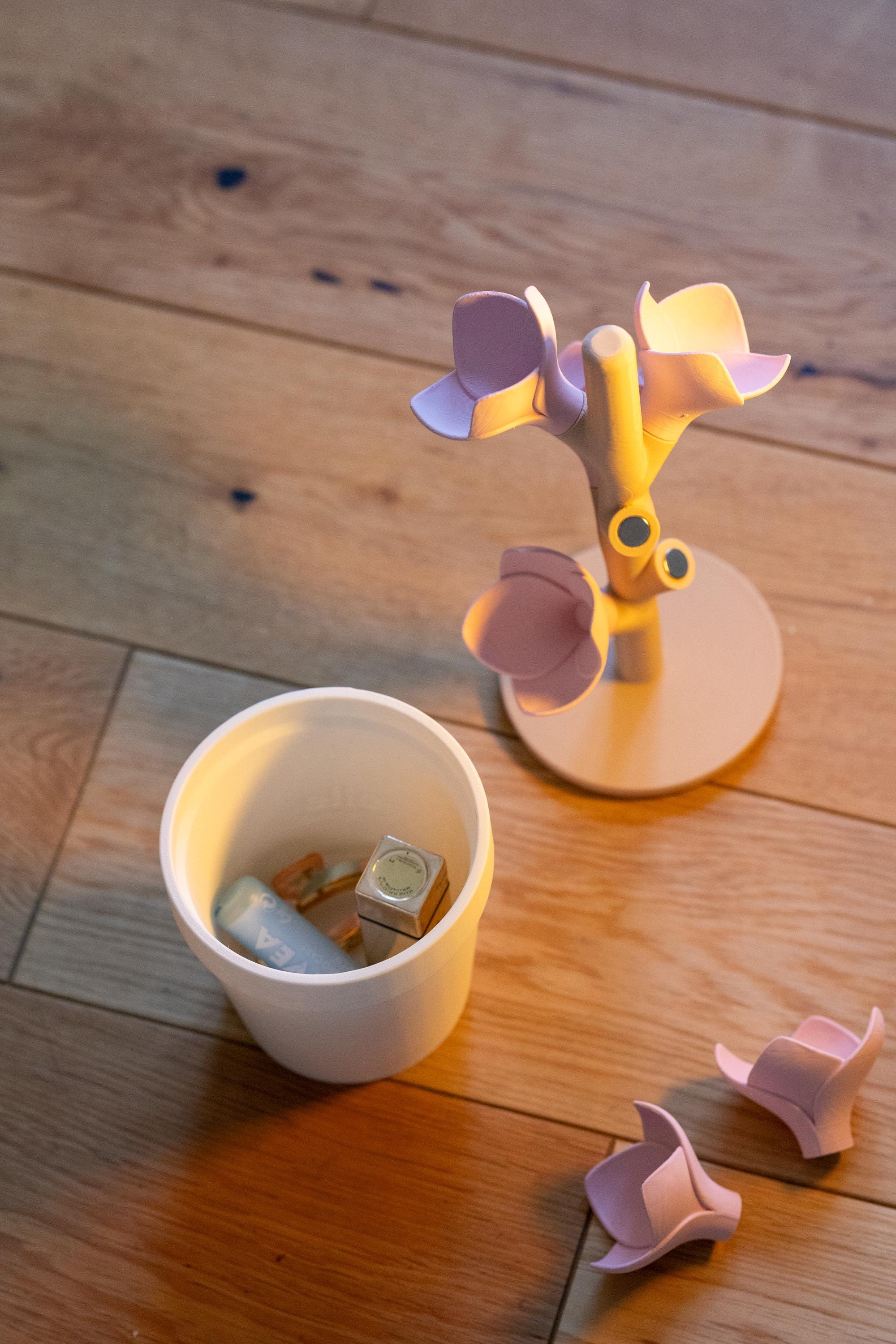 Magnetic Flower Cotton Pad Holder: 3D Printed Vanity Organizer