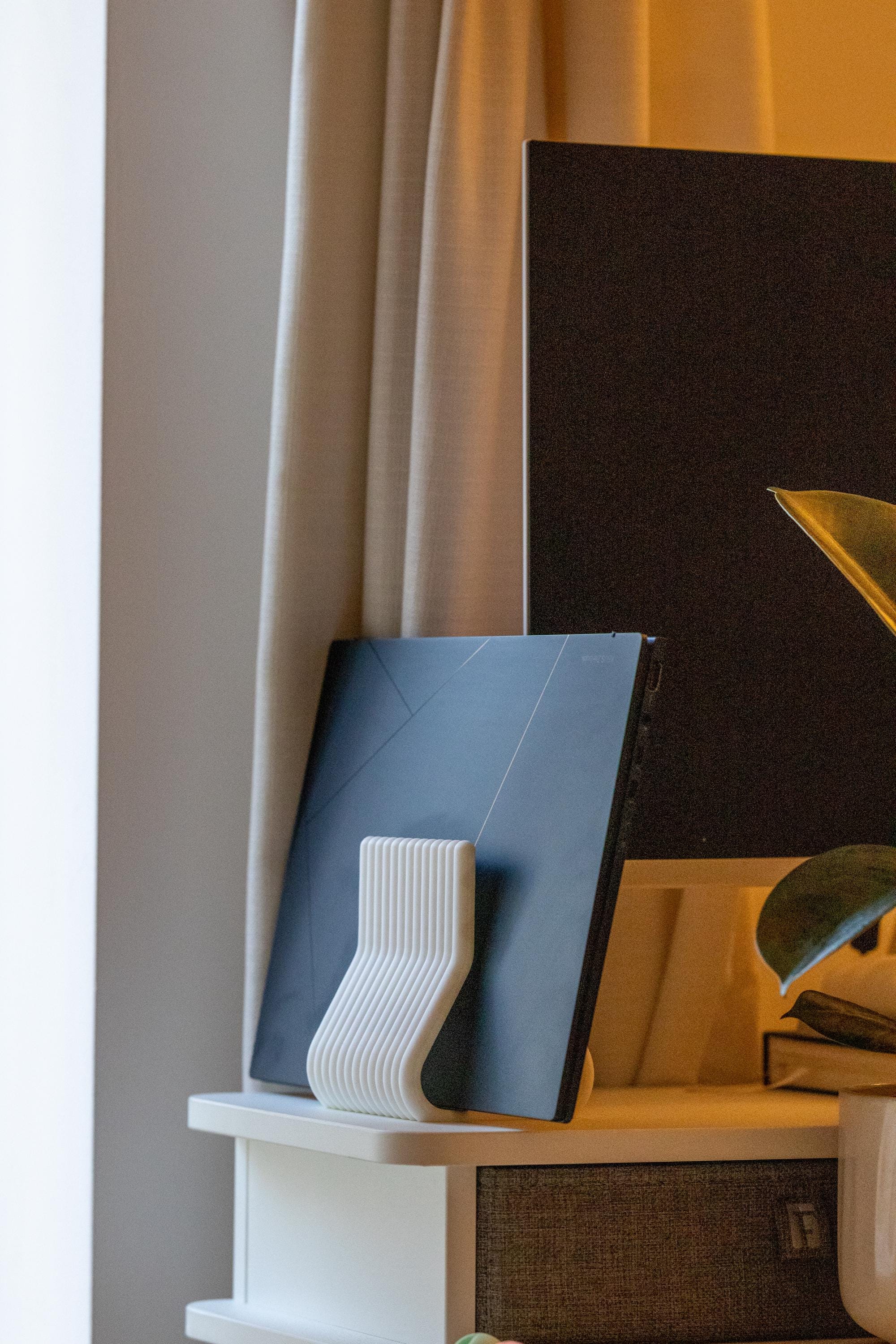 Vertical Laptop Stand I Laptop Dock Station I MacBook Stand I Laptop Holder I MacBook Dock I Minimalist MacBook Desk Organizer I 3D Printed